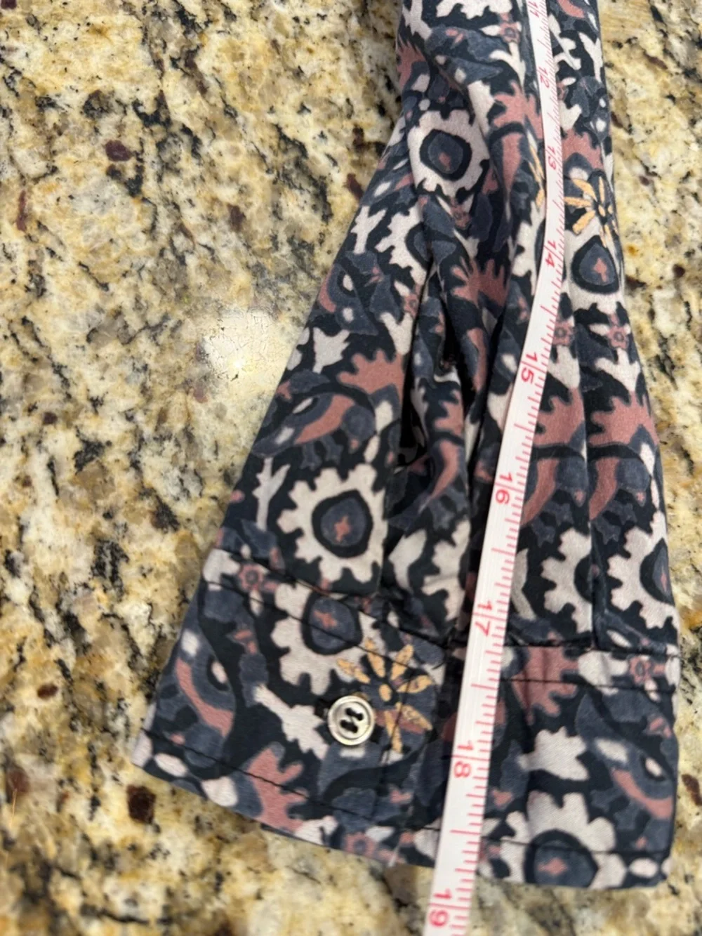 Xirena abstract floral long sleeve top gray pink black white SZ SM - Picture 12 of 14